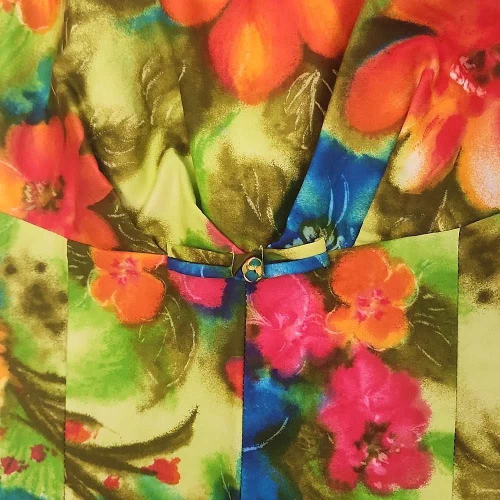 Alice Plynesian Vintage Floral Shortsleeve Maxi Front Slit Pleated Back Medium